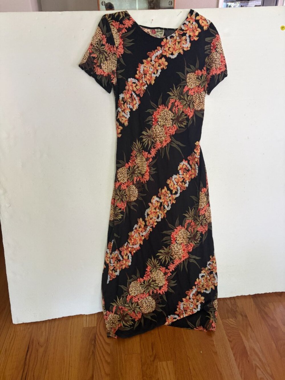 Vintage Hilo Hattie "The Hawaiian Original" Floral dress